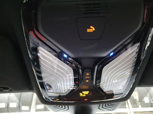 Used 2023 BMW 530e w/ Executive Package image 22