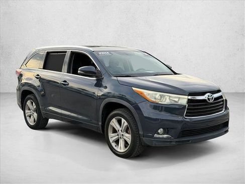 Used 2014 Toyota Highlander Limited FWD image 3