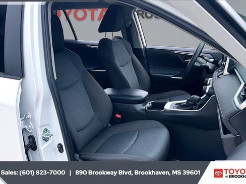 Used 2024 Toyota RAV4 XLE FWD image 6