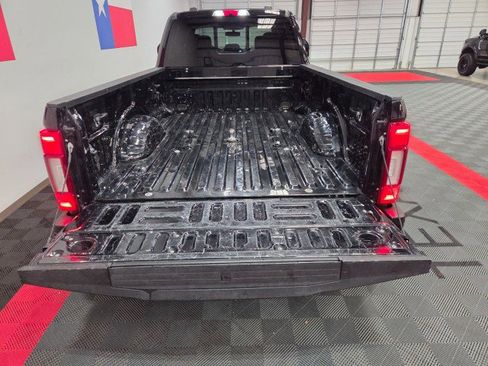 Used 2022 Ford F350 Platinum image 32