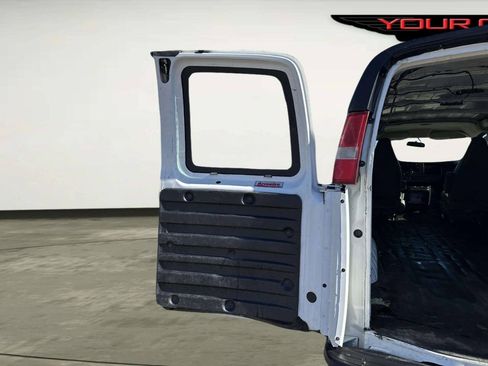 Used 2016 Chevrolet Express 2500 Extended RWD image 13
