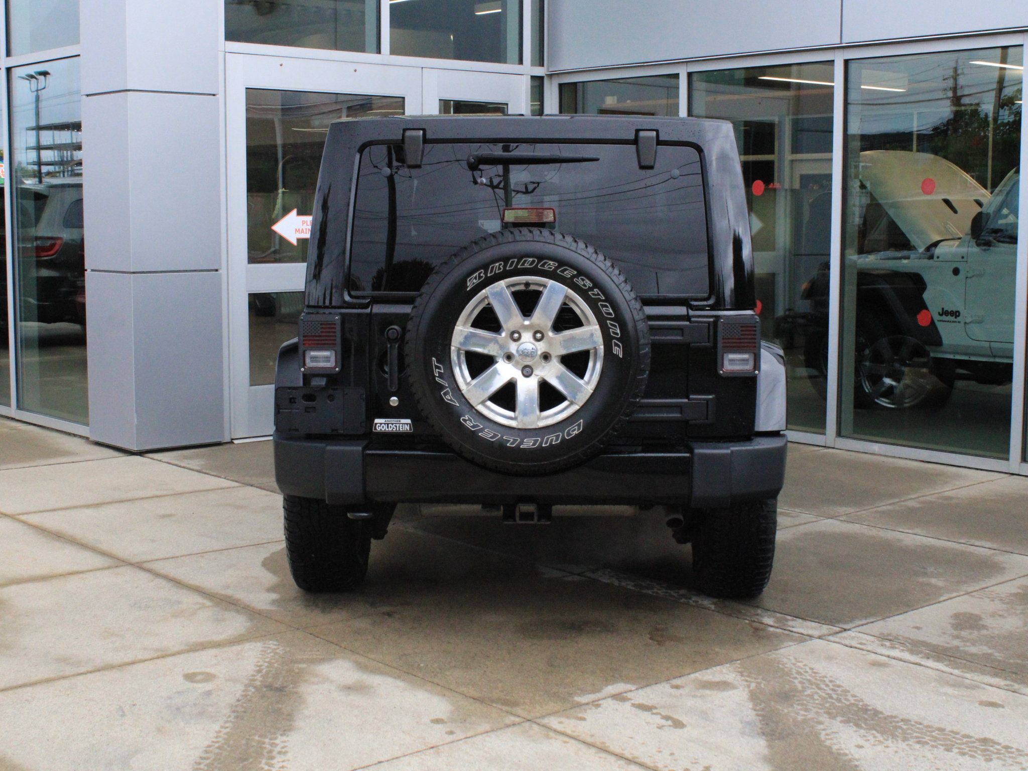 Used 2017 Jeep Wrangler Unlimited Sahara w/ Dual Top Group AWD/4WD image 7