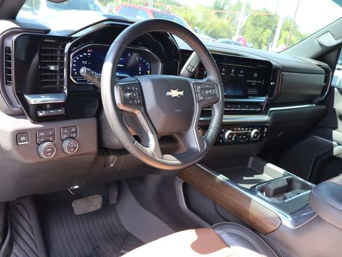 Used 2025 Chevrolet Silverado 2500 High Country w/ Technology Package AWD/4WD image 5