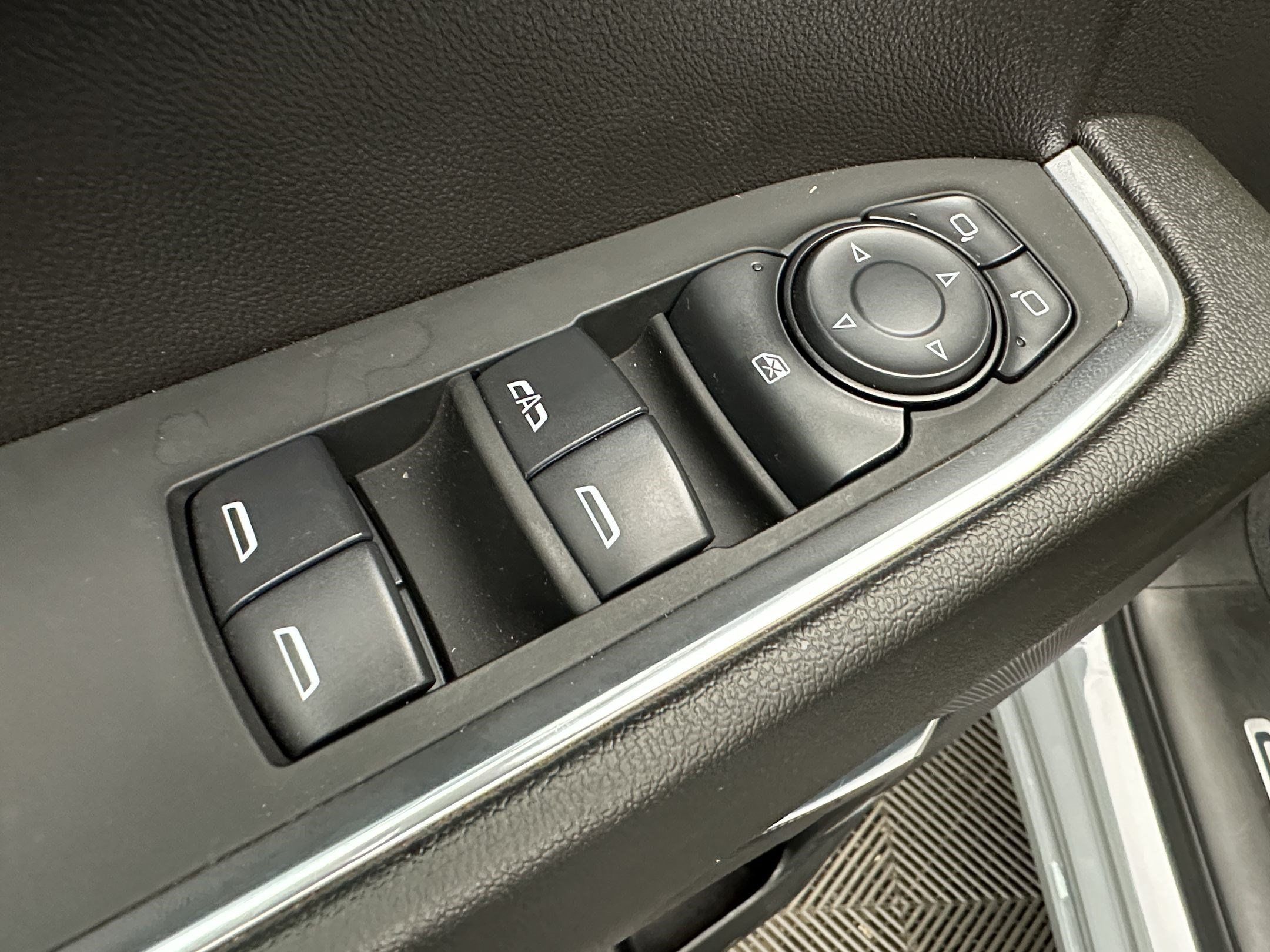 Certified 2024 Chevrolet Silverado 1500 LT AWD/4WD image 15