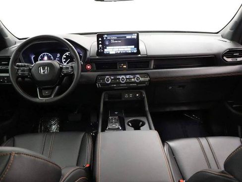 Used 2025 Honda Pilot TrailSport image 15