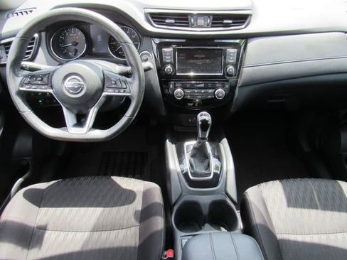 Used 2020 Nissan Rogue SV FWD image 17