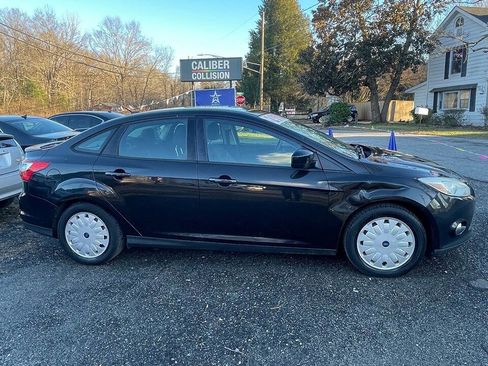 Used 2012 Ford Focus SE image 3