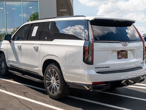 Used 2021 Cadillac Escalade ESV Sport Platinum AWD/4WD image 17