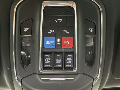 Certified 2024 Jeep Grand Cherokee Limited w/ Luxury Tech Group II AWD/4WD image 34