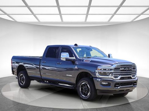 Used 2025 RAM 2500 Laramie AWD/4WD image 4