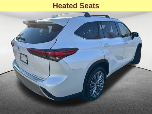 Used 2021 Toyota Highlander Platinum image 10