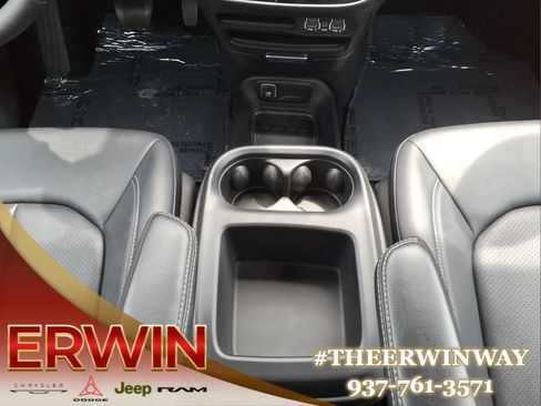 Certified 2025 Chrysler Pacifica Select FWD image 23