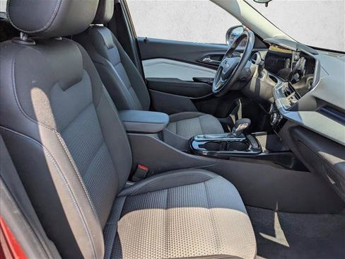 Used 2024 Chevrolet Trax LT w/ LT Convenience Package FWD image 27