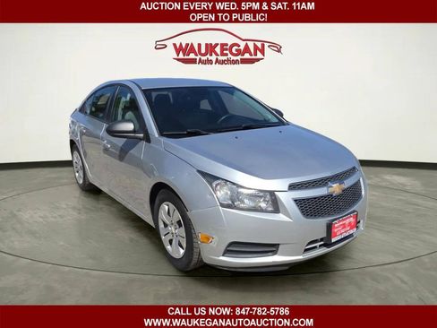 Used 2013 Chevrolet Cruze LS FWD image 3
