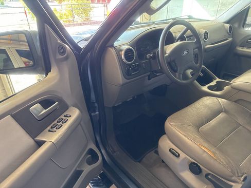 Used 2004 Ford Expedition XLT image 8