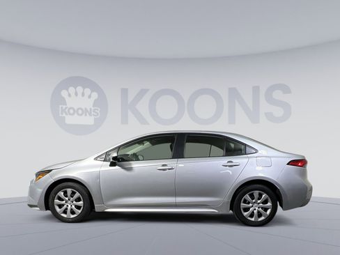 Used 2024 Toyota Corolla LE image 2