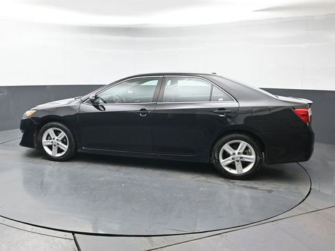 Used 2012 Toyota Camry SE FWD image 3