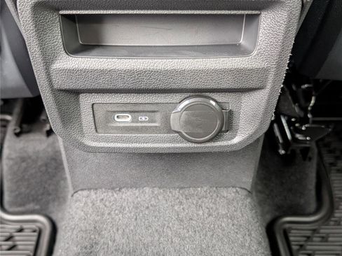 Used 2024 Volkswagen Tiguan SE R-Line image 17