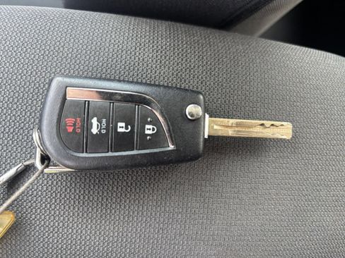 Used 2025 Toyota Corolla LE FWD image 21