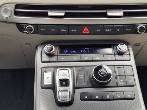 Used 2024 Hyundai Palisade Limited FWD image 12