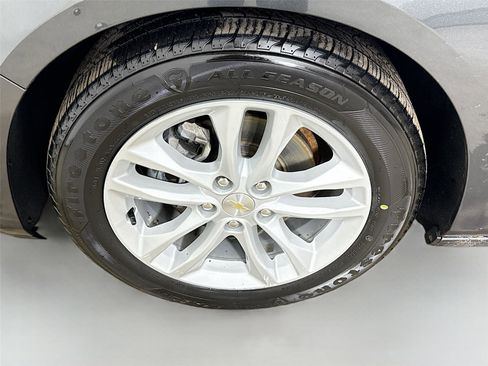 Used 2017 Chevrolet Malibu LT image 28