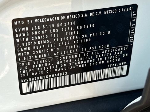 New 2025 Volkswagen Tiguan SE image 18