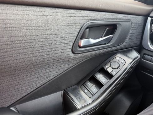 Certified 2022 Nissan Rogue SV image 26