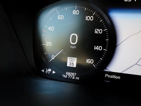 Used 2020 Volvo XC90 T5 Momentum w/ Protection Package image 5