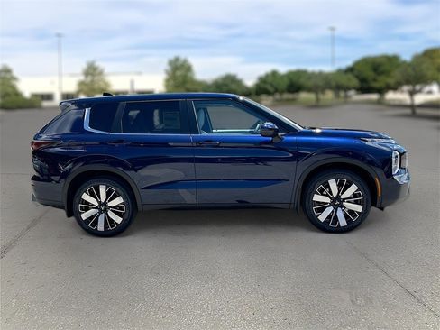 New 2025 Mitsubishi Outlander SE image 7