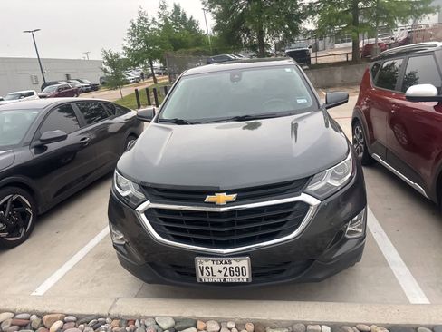 Used 2019 Chevrolet Equinox LT w/ Driver Convenience Package FWD image 2