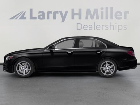 Used 2018 Mercedes-Benz E 300 4MATIC image 3