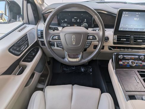 Certified 2021 Lincoln Navigator Reserve w/ Luxury Package AWD/4WD image 18