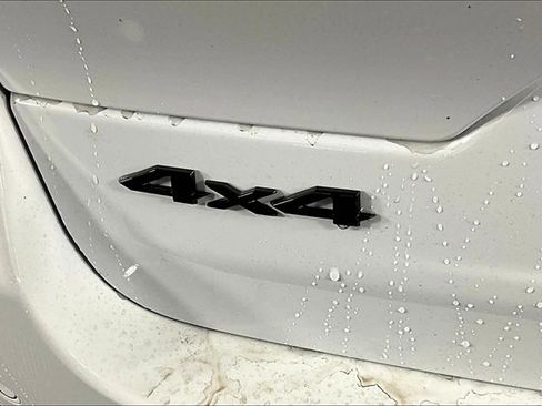 New 2025 Jeep Grand Cherokee Altitude image 9