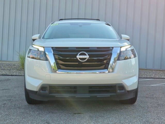 Used 2023 Nissan Pathfinder SV AWD/4WD image 3