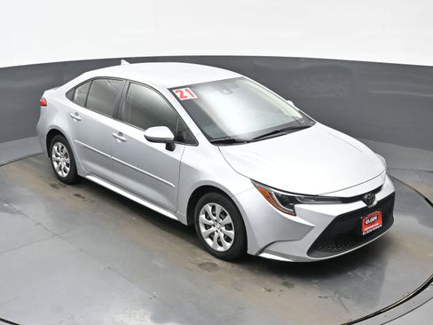 Used 2021 Toyota Corolla LE image 31