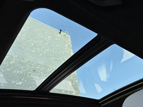 Certified 2024 BMW X7 M60i w/ Executive Package image 31