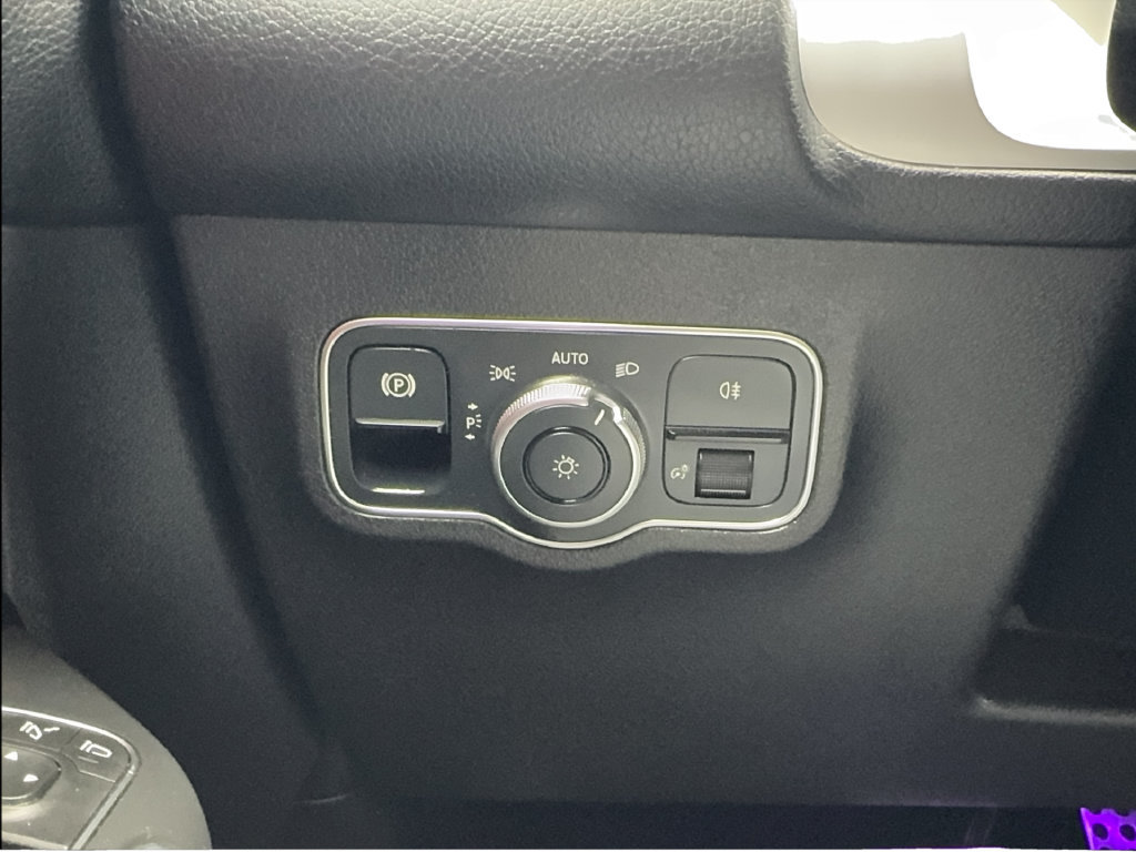 Used 2023 Mercedes-Benz GLB 250 4MATIC image 45