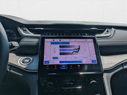 New 2025 Jeep Grand Cherokee L Limited image 12