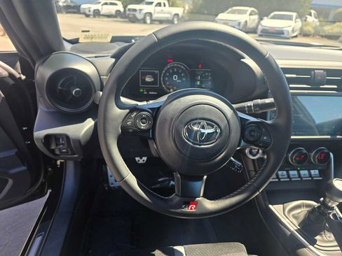 Used 2025 Toyota GR86 Premium w/ ALL Weather Mat Package (TMS) RWD image 19