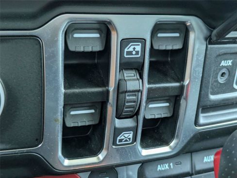 Certified 2025 Jeep Gladiator Mojave w/ Convenience Group AWD/4WD image 26
