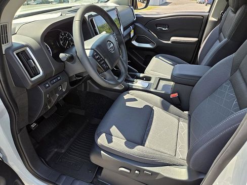New 2025 Nissan Frontier SV w/ SV Convenience Package image 9