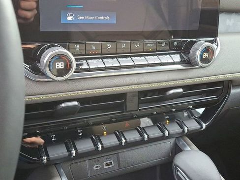 Used 2024 Chevrolet Colorado ZR2 w/ ZR2 Convenience Package III image 20