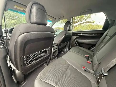 Used 2015 Kia Sorento LX FWD image 19