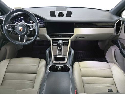 Used 2020 Porsche Cayenne AWD/4WD image 18