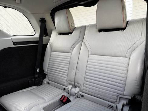 Used 2017 Land Rover Discovery HSE Luxury image 16