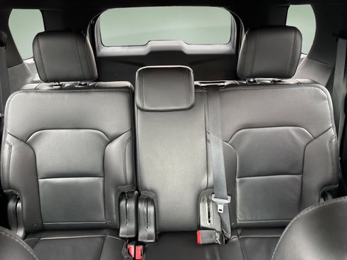 Used 2018 Ford Explorer XLT w/ Equipment Group 202A image 15