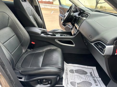 Used 2017 Jaguar F-PACE R-Sport image 29