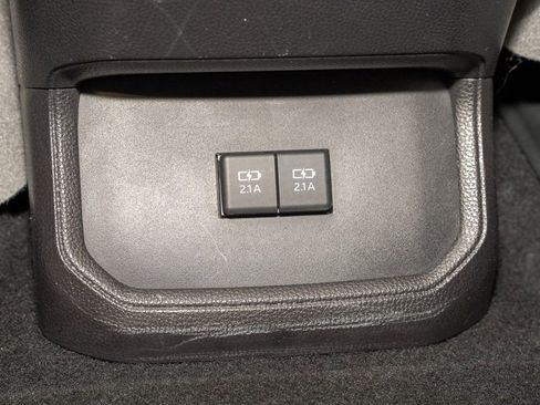 Used 2021 Toyota Highlander XLE image 9