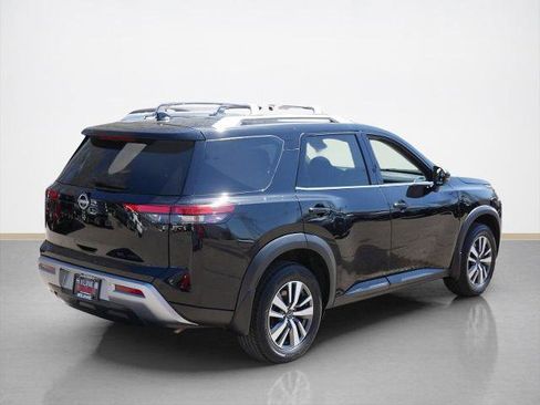 Certified 2024 Nissan Pathfinder SL w/ Black Appearance Package AWD/4WD image 3