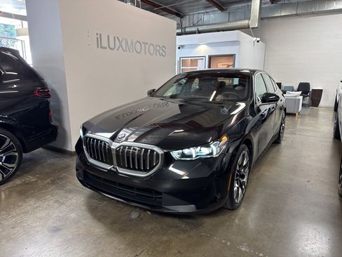 Used 2025 BMW 530i RWD image 1
